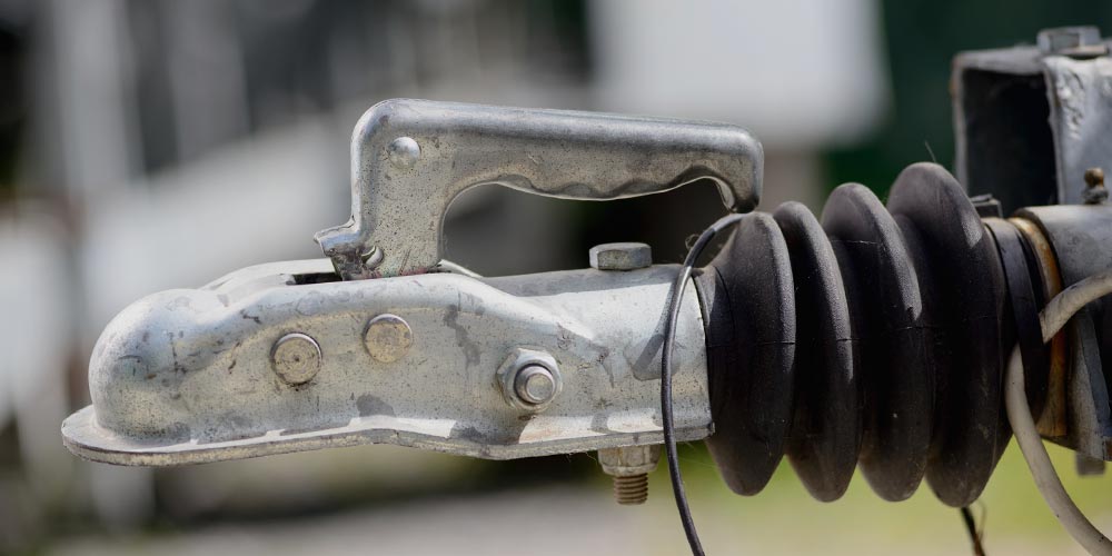 Dragkrok från släpvagn. Bilden är tagen på nära håll.